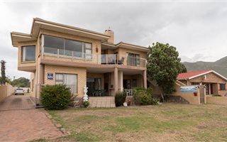 11 Bedroom House in Kleinmond