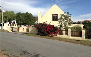 4 Bedroom House in Stilbaai