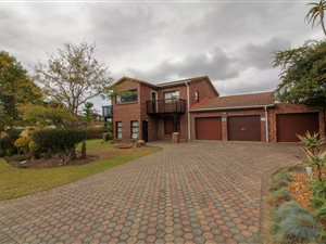 5 Bed House in Loerie Park