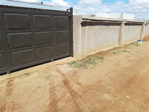 2 Bed House in Etwatwa