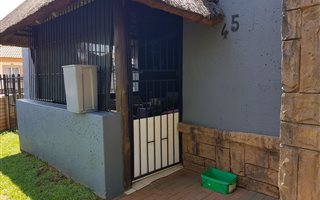 2 Bedroom House in Eloffsdal