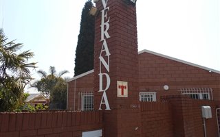2 Bedroom Townhouse in Die Hoewes