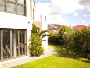 4 Bed House in Diaz Beach