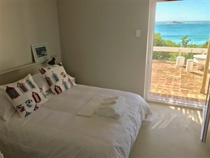 4 Bedroom House in Yzerfontein