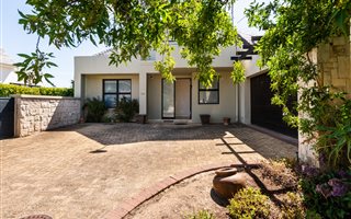 3 Bedroom House in Pearl Valley