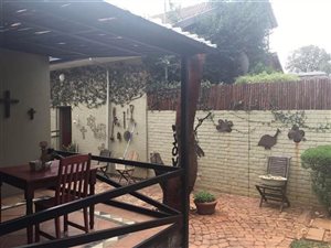 8 Bed, Bed and Breakfast in Protea Park