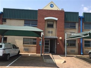 415 m² Industrial space in Lynnwood Manor