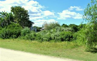 1300 m² Land available in The Island