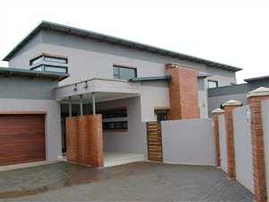 4 Bed House in Midstream Ridge Estate