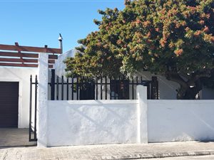 3 Bed House in Malibu Village