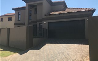4 Bedroom Duplex in Vanderbijlpark SW5