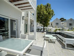 3 Bed Townhouse in Steenberg