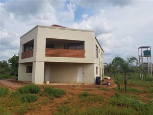 2.2 ha Farm in Rietfontein