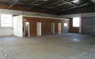 1563 m² Retail Space in Benrose
