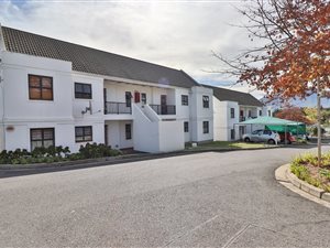 3 Bed Apartment in Schuilplaats
