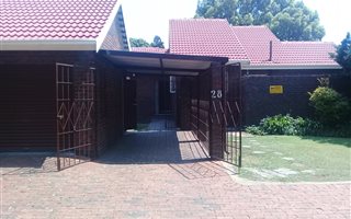 2 Bedroom Simplex in Sunward Park