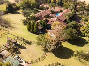 9996 m² Farm in Rietvalleirand