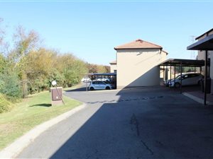 2 Bed Apartment in Roodepoort West