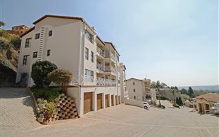 2 Bedroom Townhouse in Constantia Kloof
