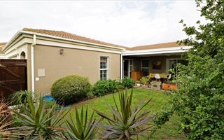 3 Bedroom House in Century City