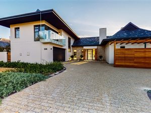 4 Bed House in Pearl Valley