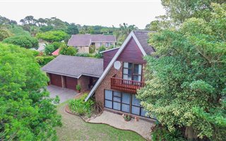 4 Bedroom House in Beverley Grove