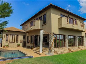 4 Bed House in Pebble Rock