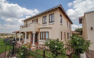 3 Bedroom House in Blue Valley Golf Estate