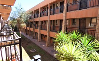1 Bedroom Apartment in Spitskop
