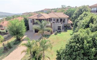 6 Bedroom House in Birdwood