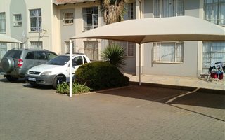 3 Bedroom Townhouse in Die Hoewes