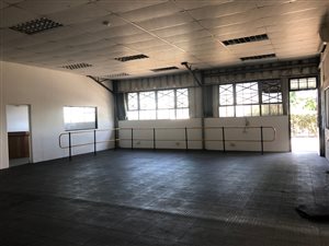 1105 m² Commercial space in North Industria