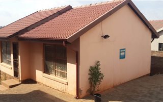 2 Bedroom House in Grobler Park