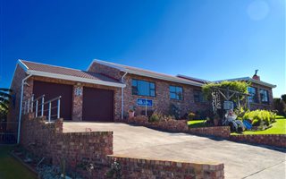 3 Bedroom House in Kaysers Beach
