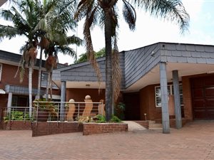 14 Bed House in Bedfordview