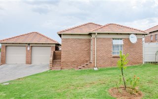 3 Bedroom House in Olievenhoutbosch