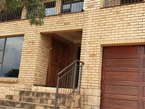 4 Bed House in Buffelspoort