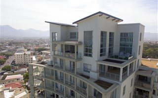 4 Bedroom Apartment in Beachroad