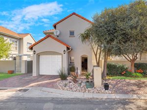3 Bedroom Townhouse in Eagle Canyon Golf Estate