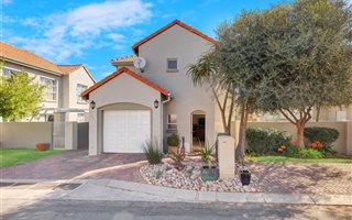 3 Bedroom Townhouse in Eagle Canyon Golf Estate