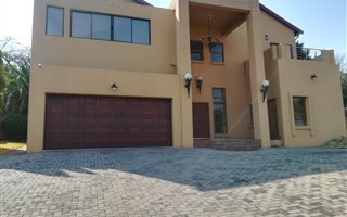 6 Bedroom House in Elarduspark