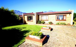 4 Bedroom House in Pringle Bay