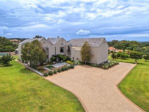 4 Bed House in Mooikloof Equestrian Estate