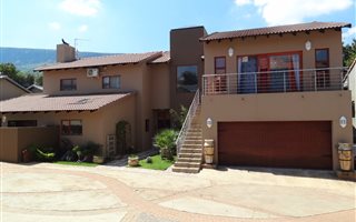 4 Bedroom House in Magalies Golf Estate