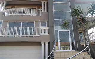 5 Bedroom House in Illovo Beach
