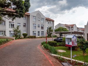 2 Bed Apartment in Weltevreden Park
