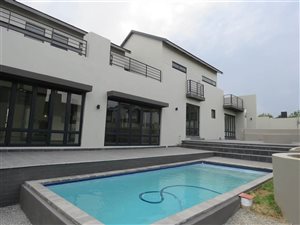 4 Bed House in Waterfall Country Estate