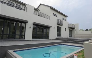 4 Bedroom House in Waterfall Country Estate