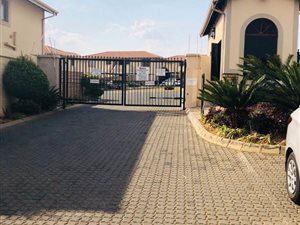 2 Bed Apartment in Carlswald Estate