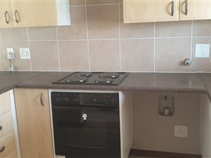 2 Bed Apartment in Die Hoewes